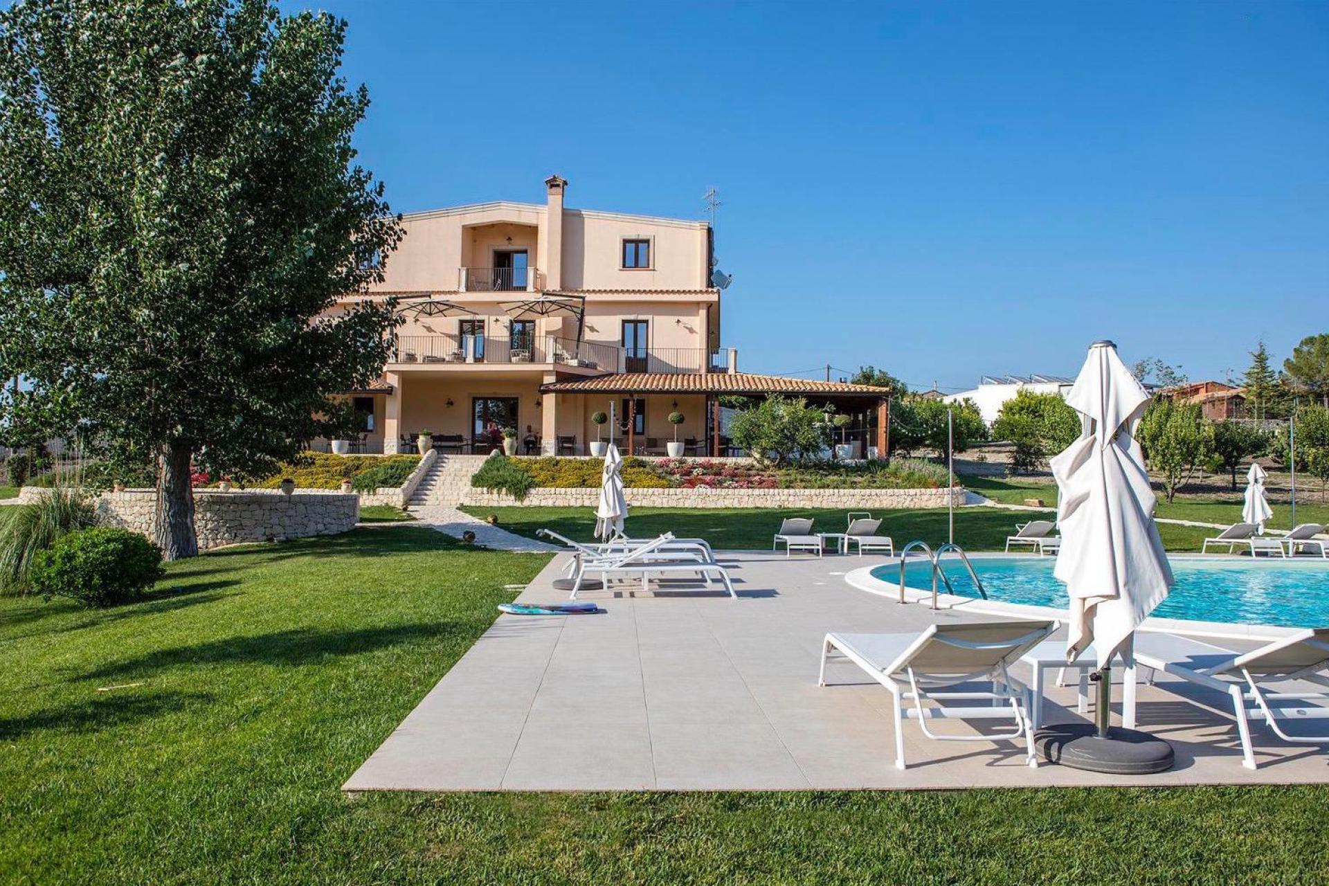 Agriturismo Sicilia Agriturismo adatto alle famiglie con bellissima piscina