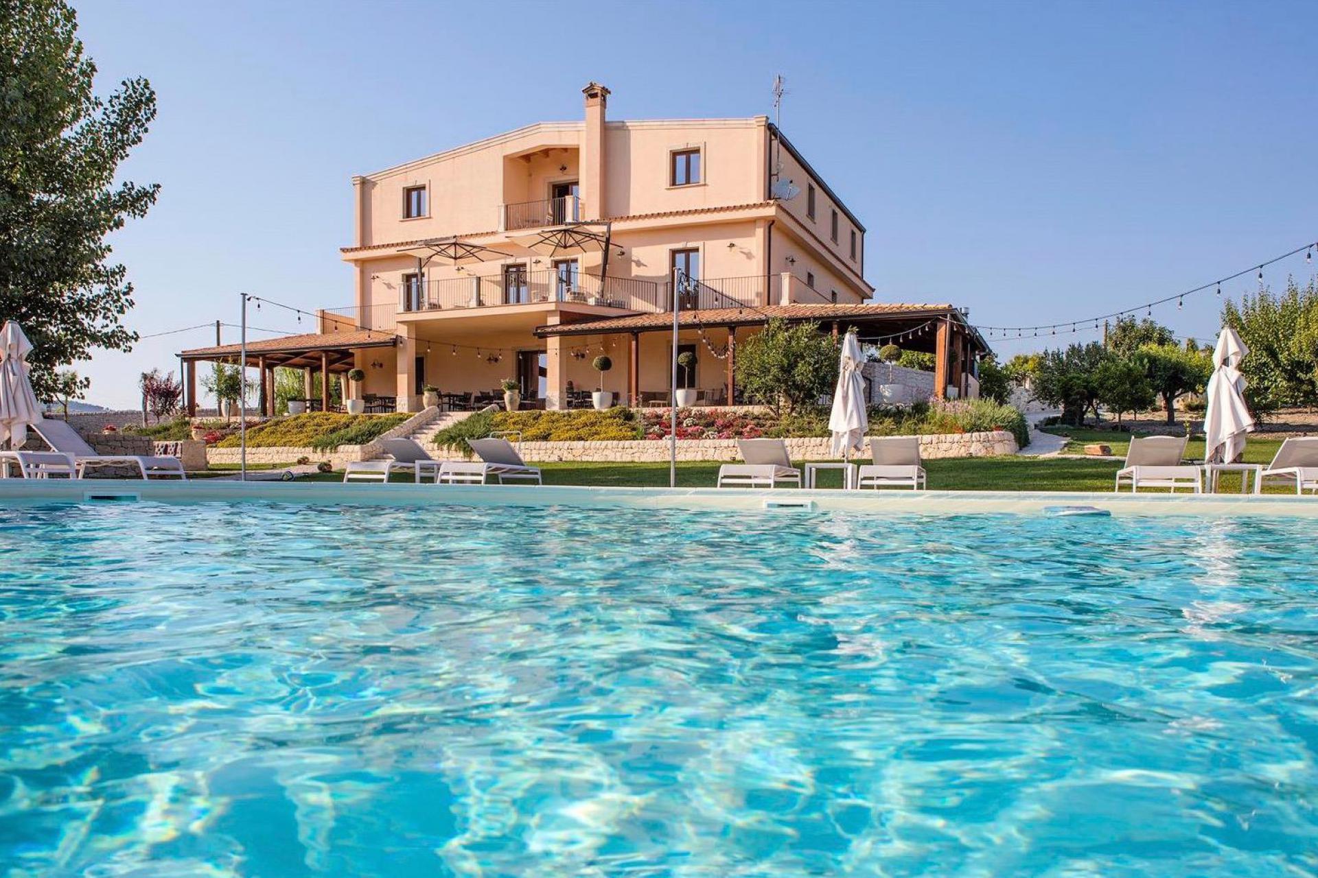 Agriturismo Sicilia Agriturismo adatto alle famiglie con bellissima piscina