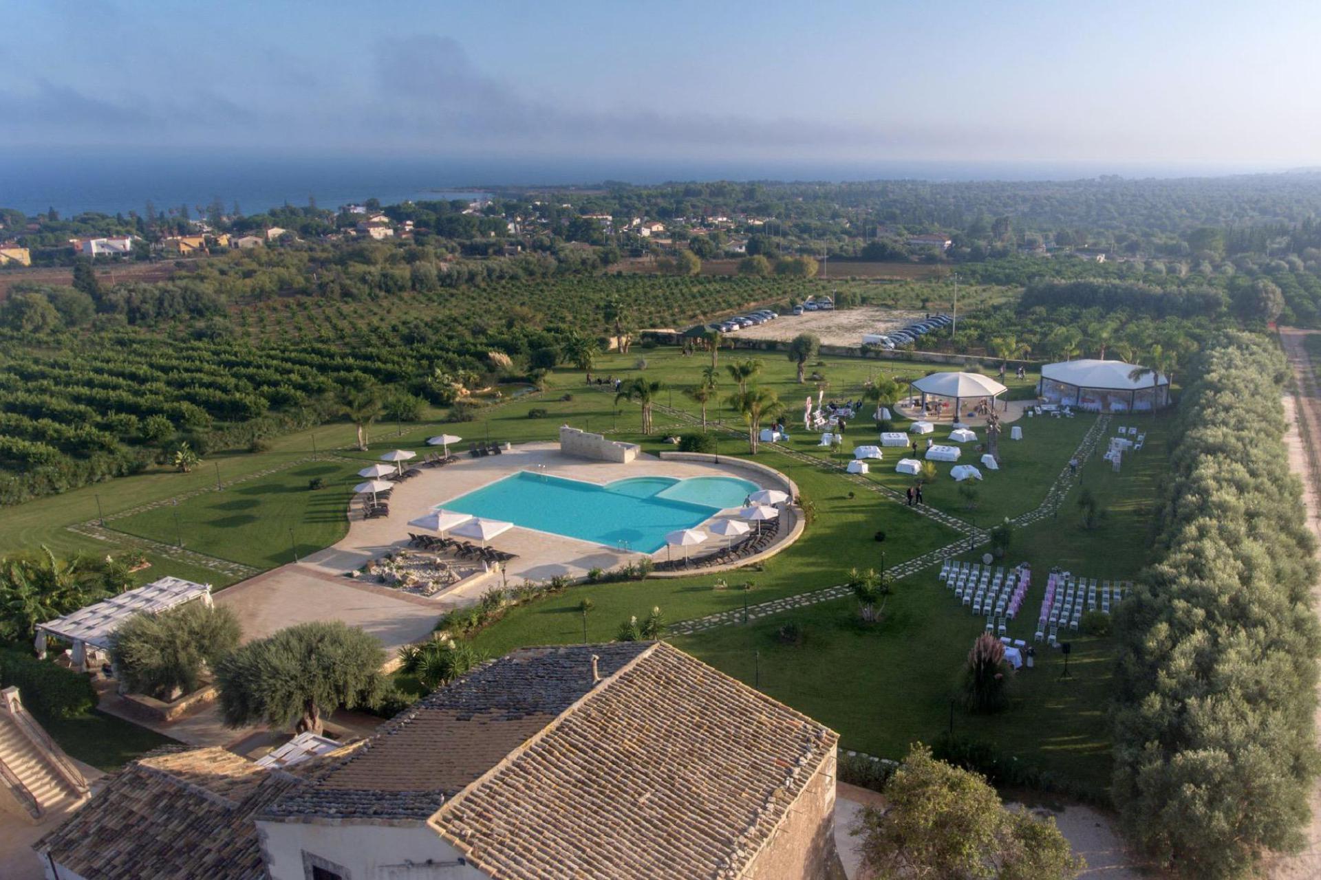 Agriturismo Sicilia Agriturismo con grande piscina vicino alla spiaggia