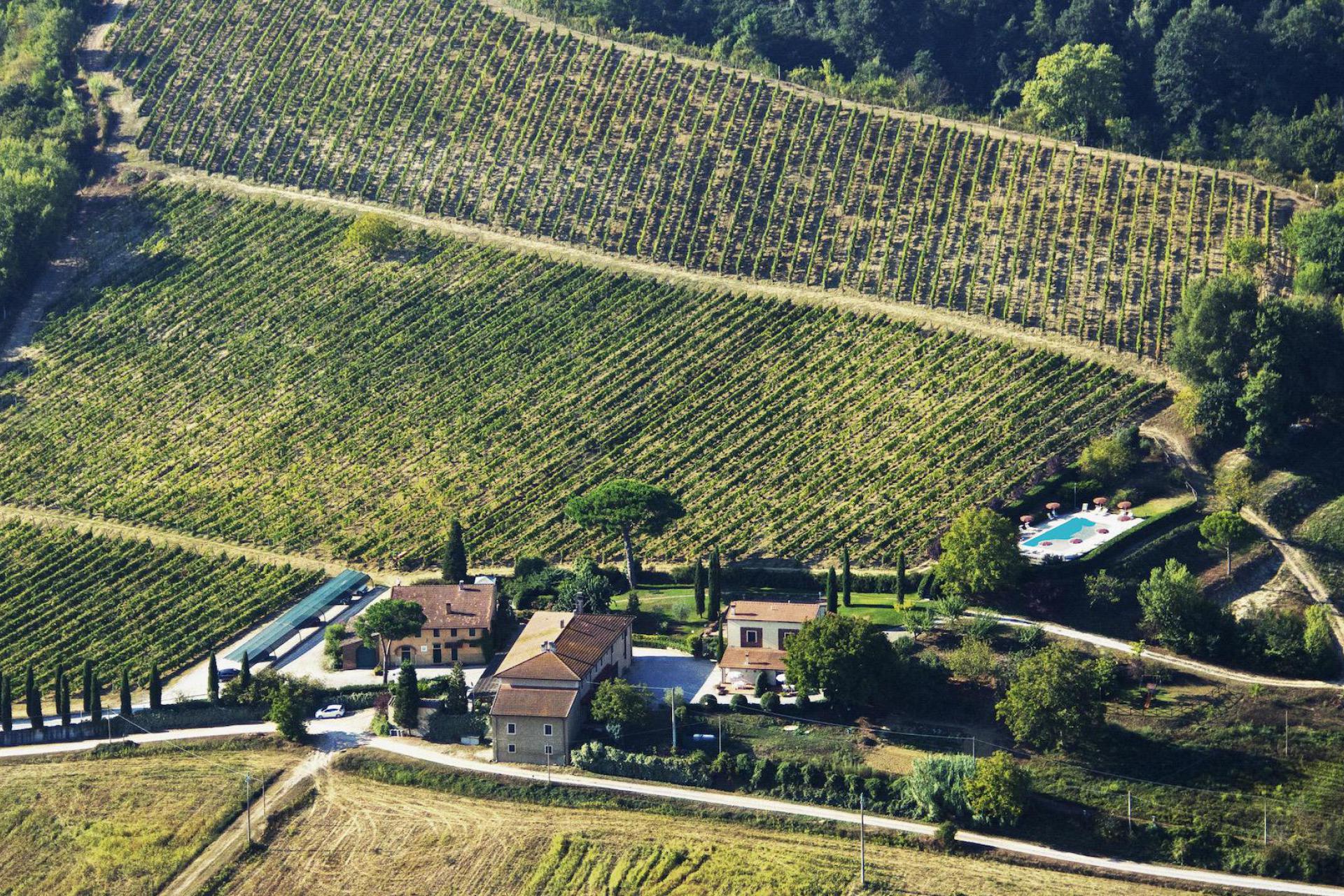 Agriturismo Toscana Agriturismo per famiglie con grande piscina e piscina per bambini