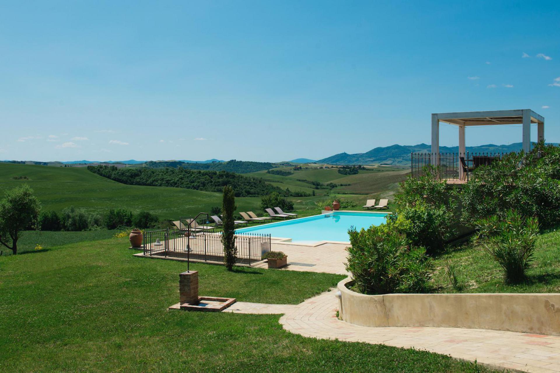 Agriturismo Divertente In Toscana Con Piscina Panoramica