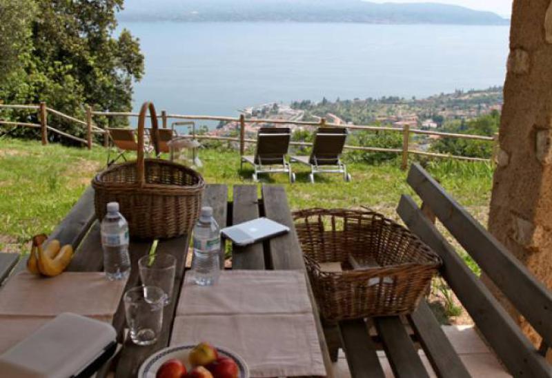Bella casa di campagna con piscina e vista lago di Garda