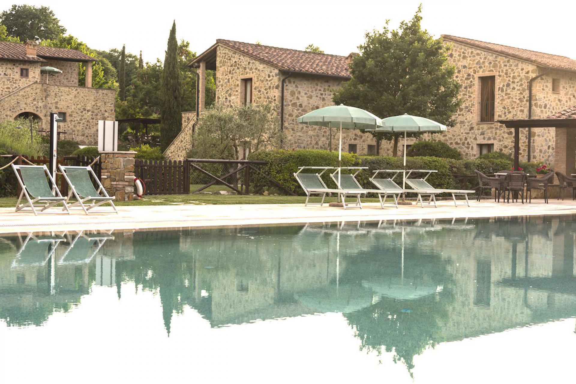 Country resort in Toscana con 4 bellissime piscine