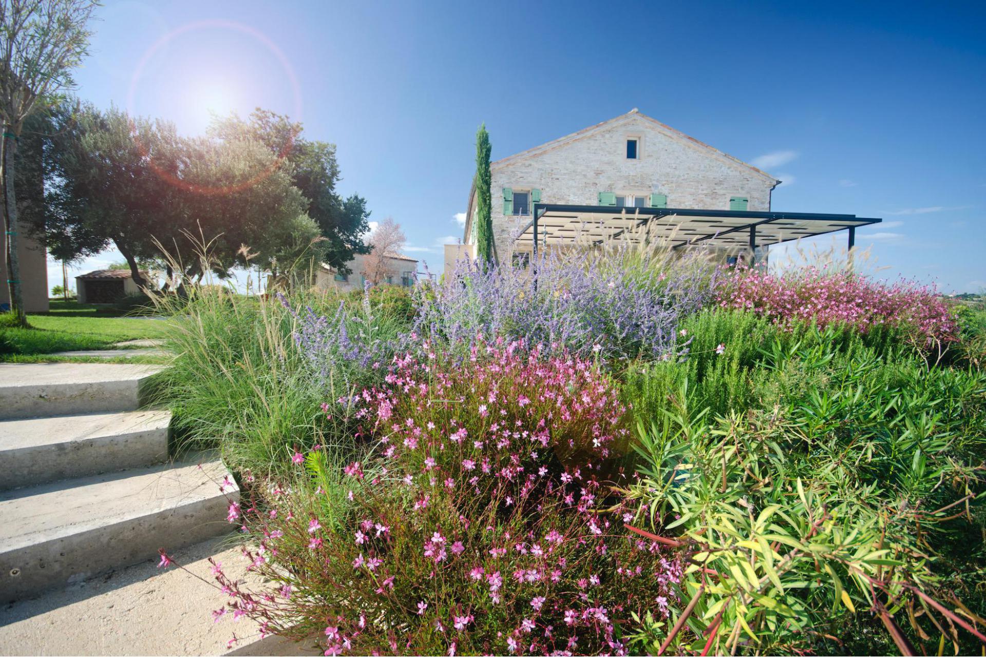 Country house con bistrot nelle Marche