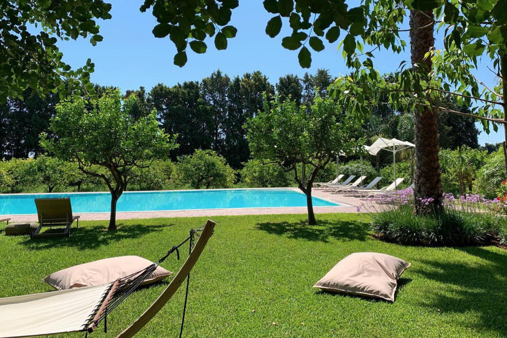 Agriturismo tra agrumi in Sicilia vicino al mare Agriturismo tra agrumi in Sicilia vicino al mare