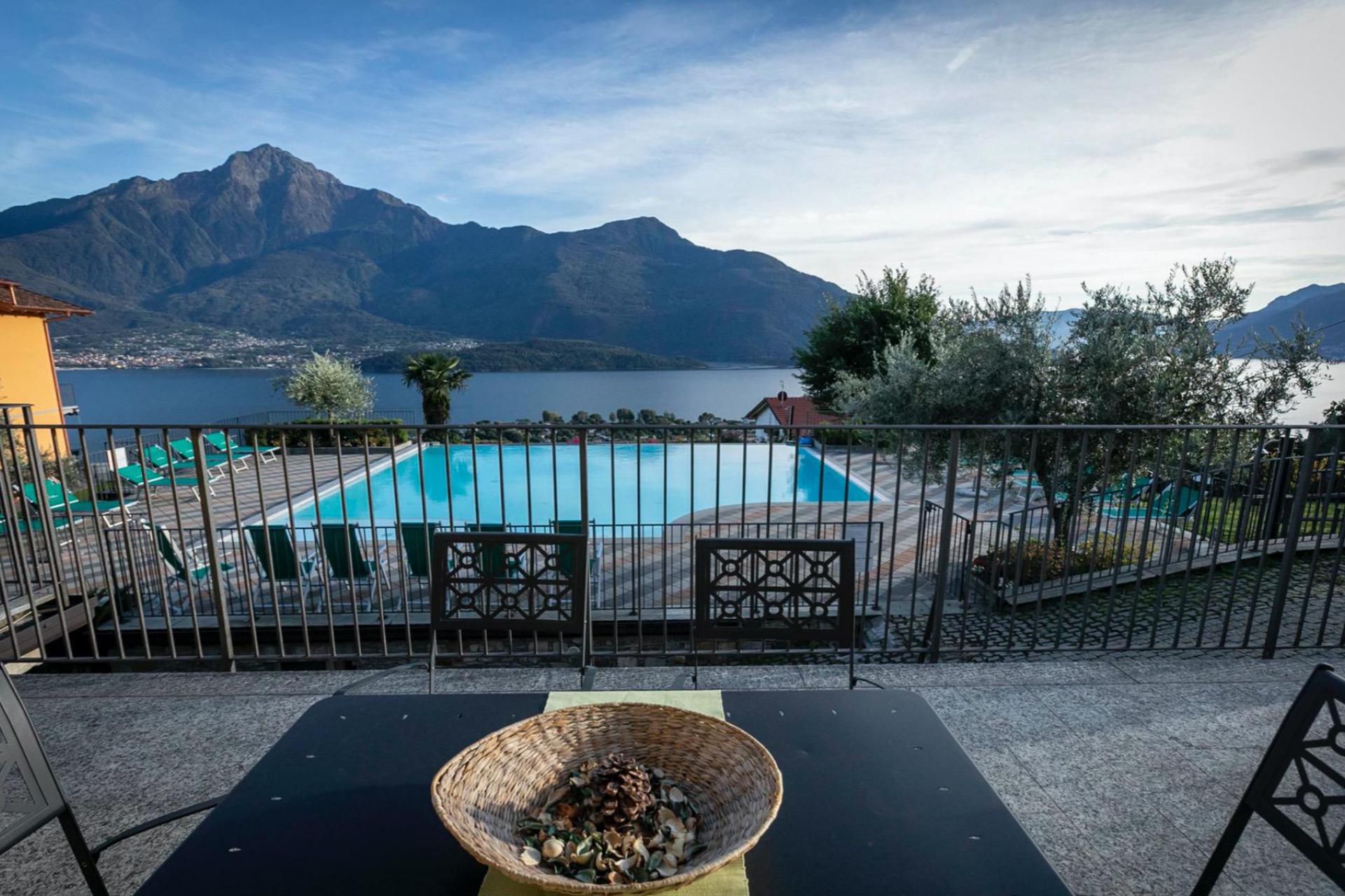 2. Residenza in splendida posizione sul Lago di Como