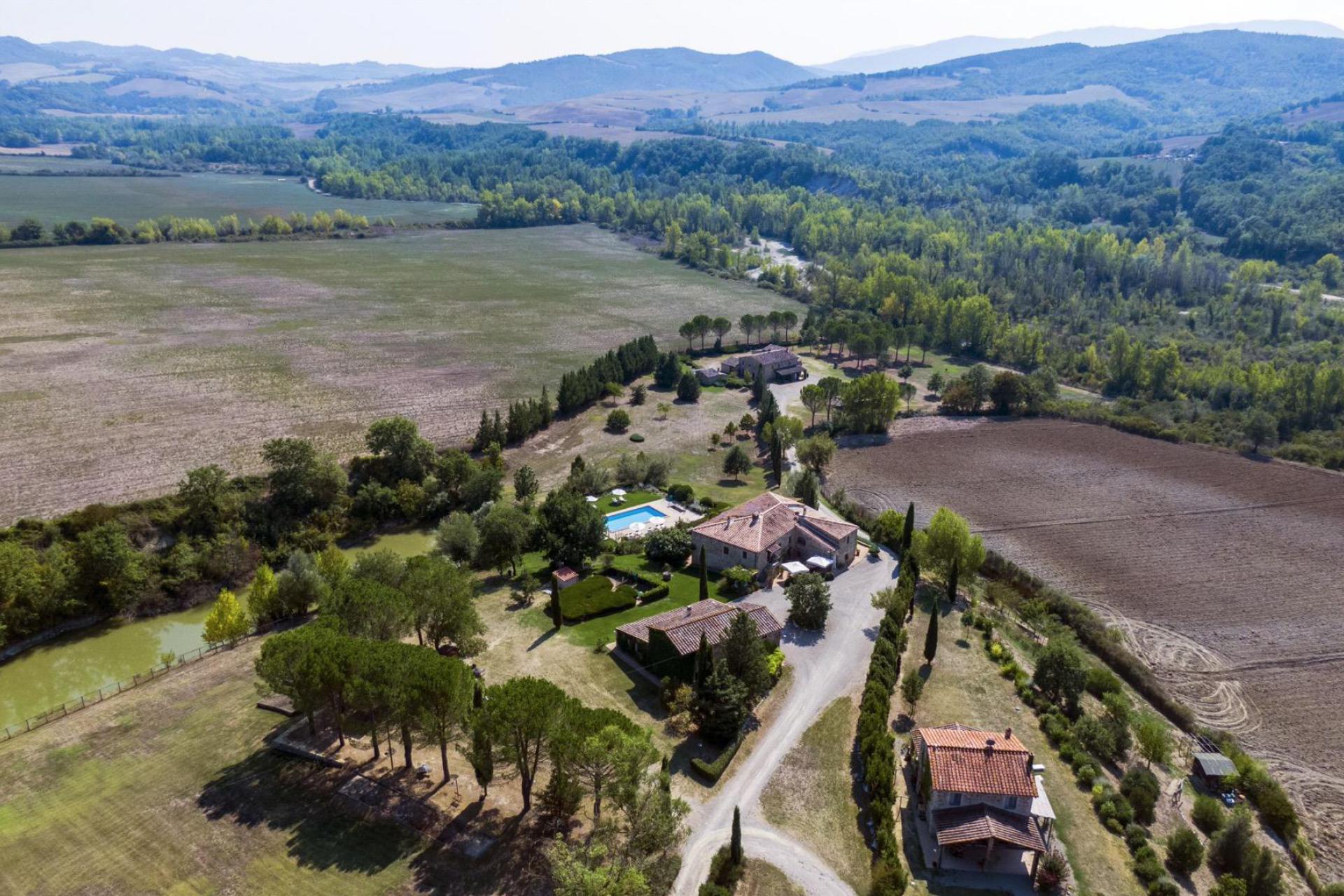 Agriturismo in posizione panoramica nel centro della Toscana