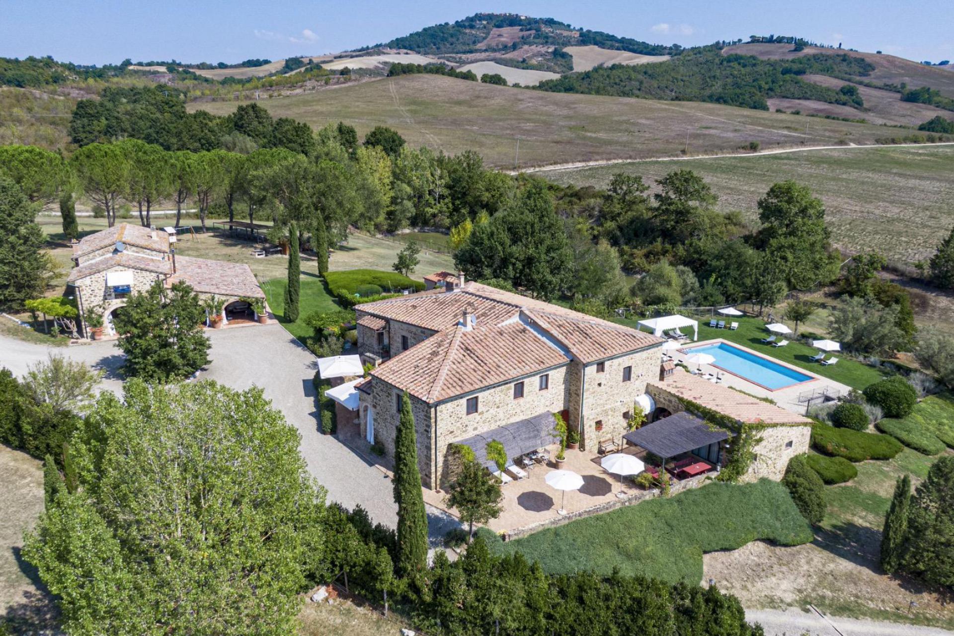 Autentica country house con arredamento moderno