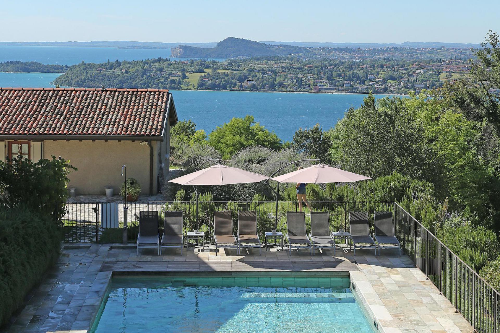 Agriturismo con vista sul lago di Garda e interni eleganti