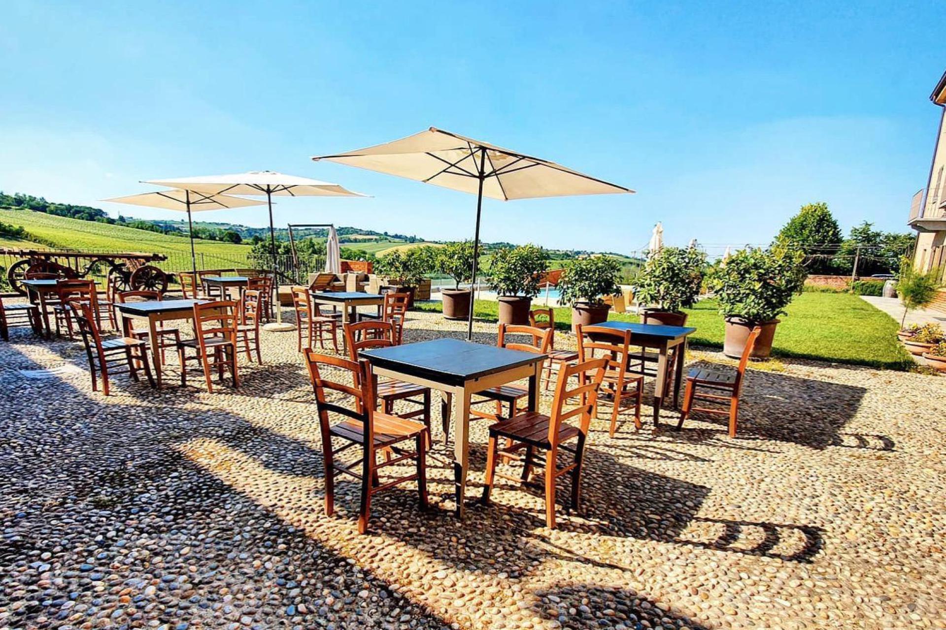 Azienda vinicola con ristorante e camere B&B
