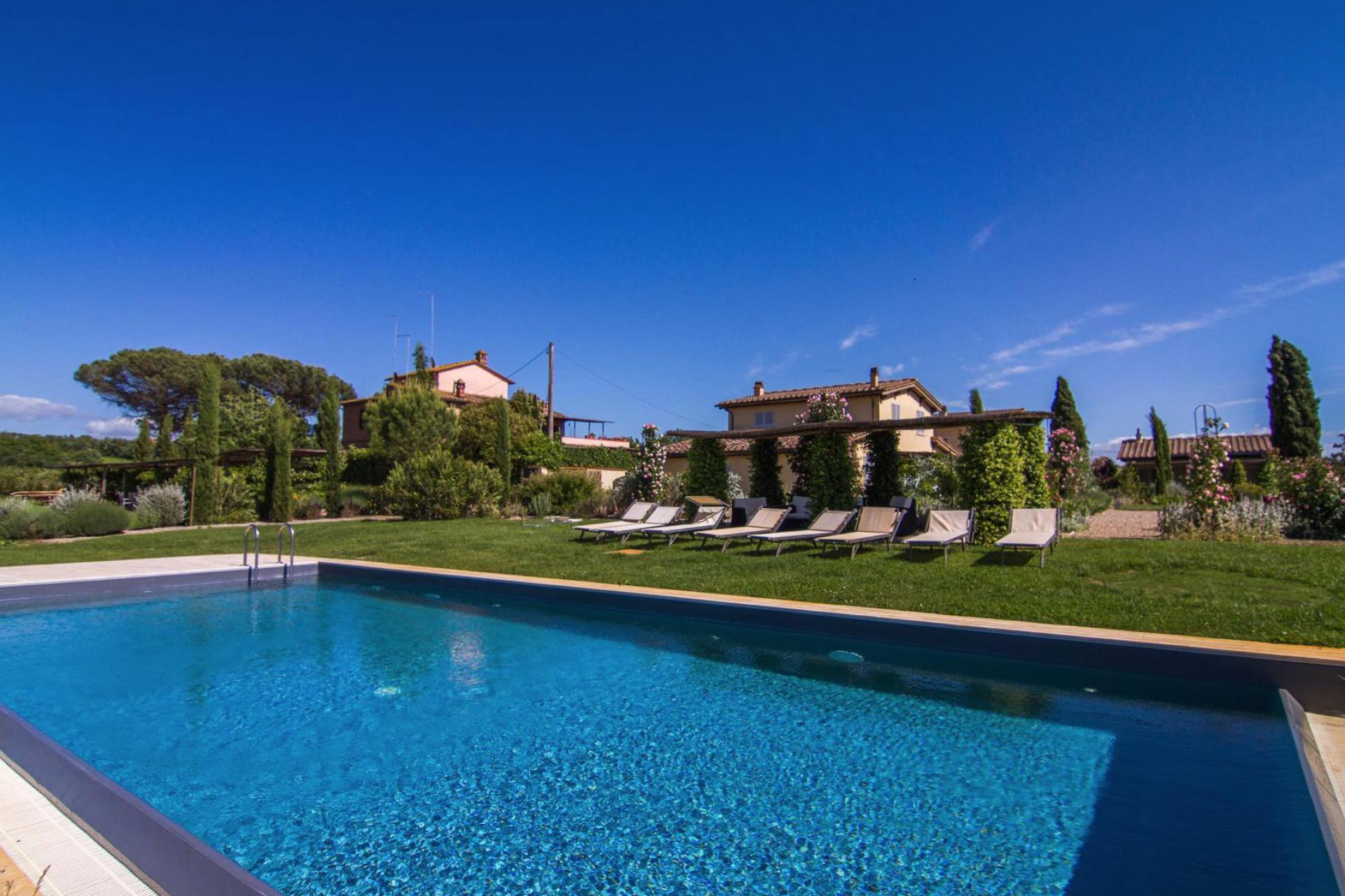 Agriturismo Siena, appartamenti di lusso e piscina