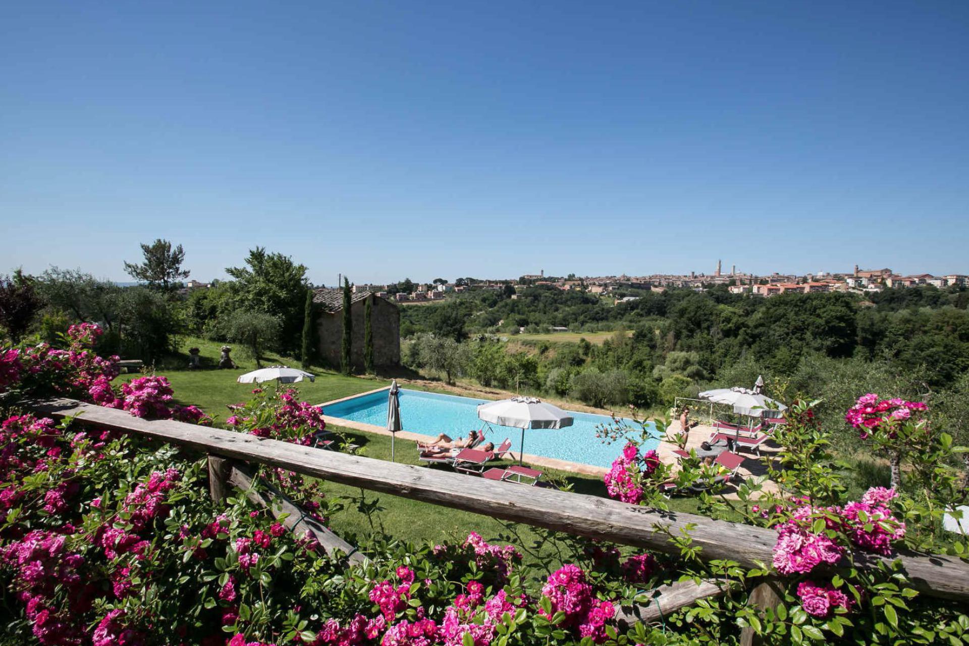 Agriturismo elegante con bella vista su Siena