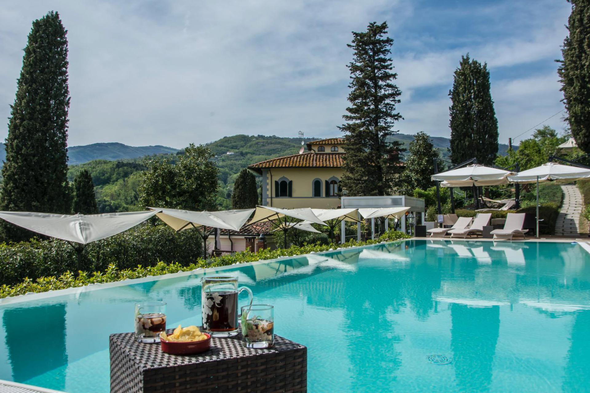 Elegante villa toscana tra Lucca e Firenze