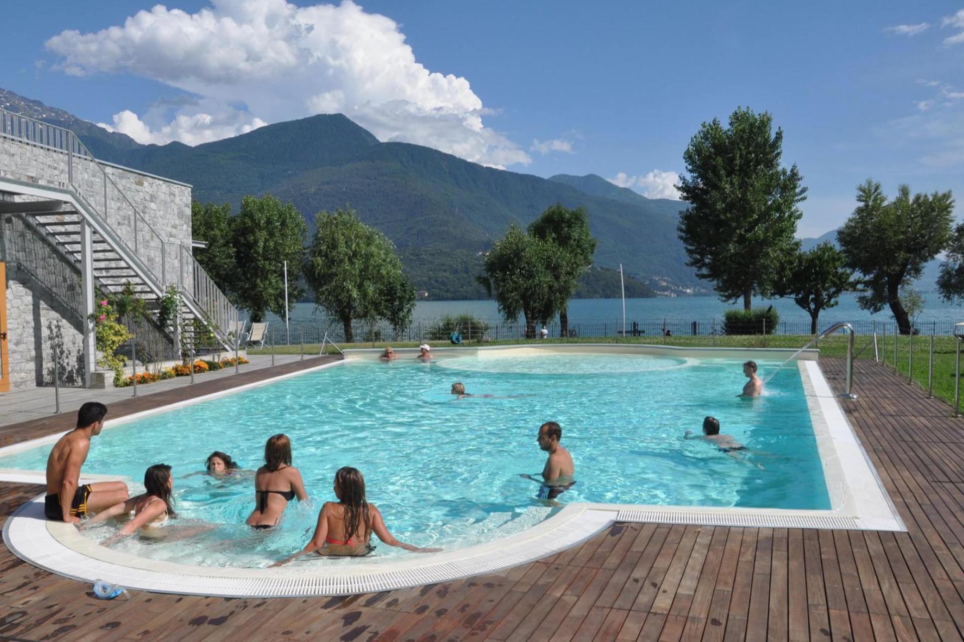 Piccolo hotel di campagna in bella posizione sul lago di Como