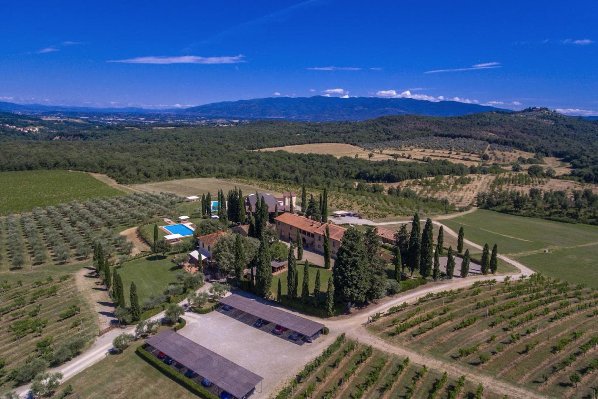 Agriturismo in Toscana con ristorante e wine bar panoramico