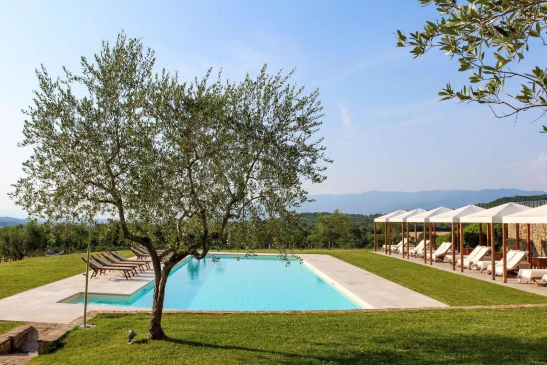 1. Agriturismo con 2 grandi piscine