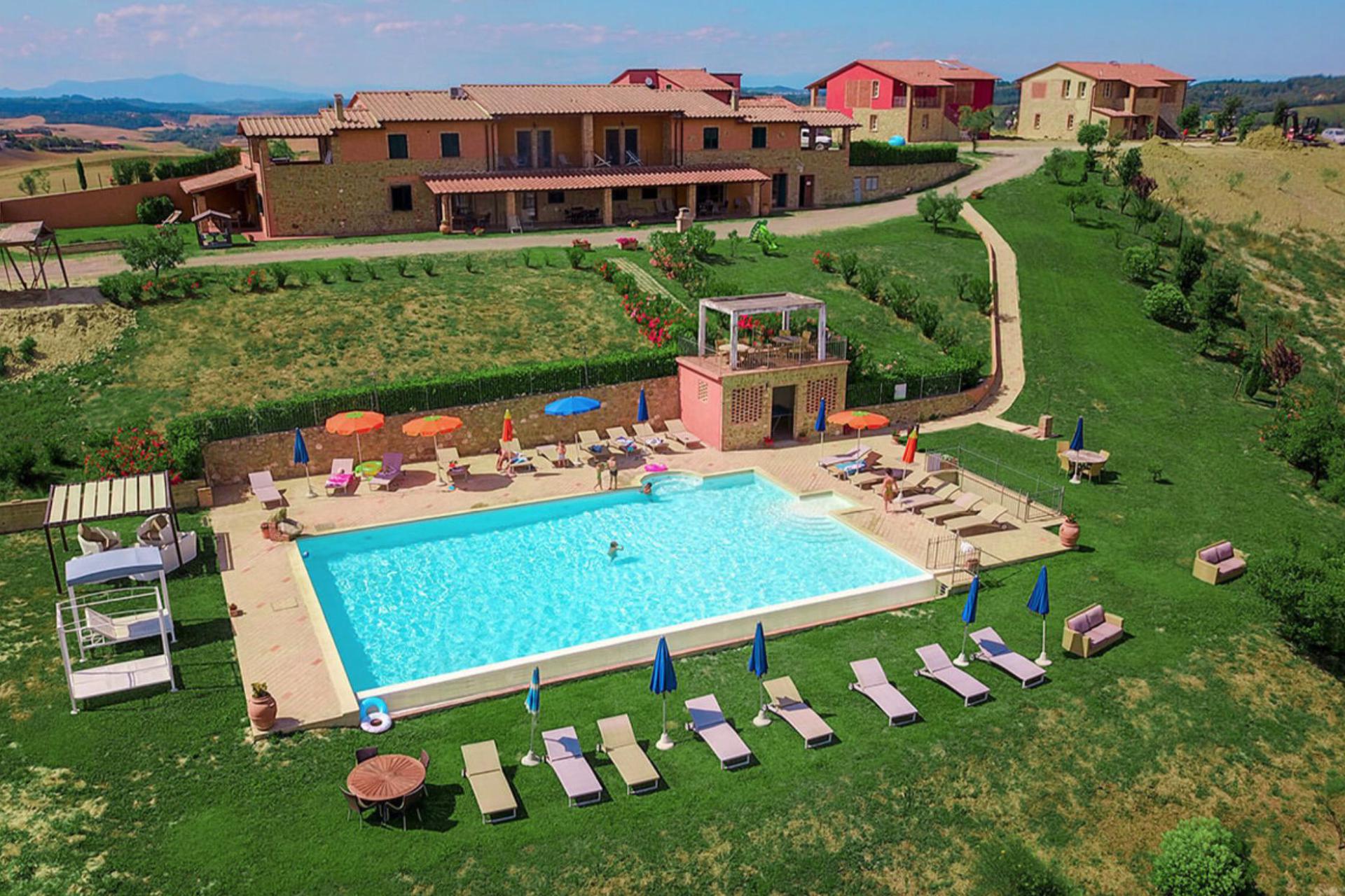 Agriturismo divertente in Toscana con piscina panoramica