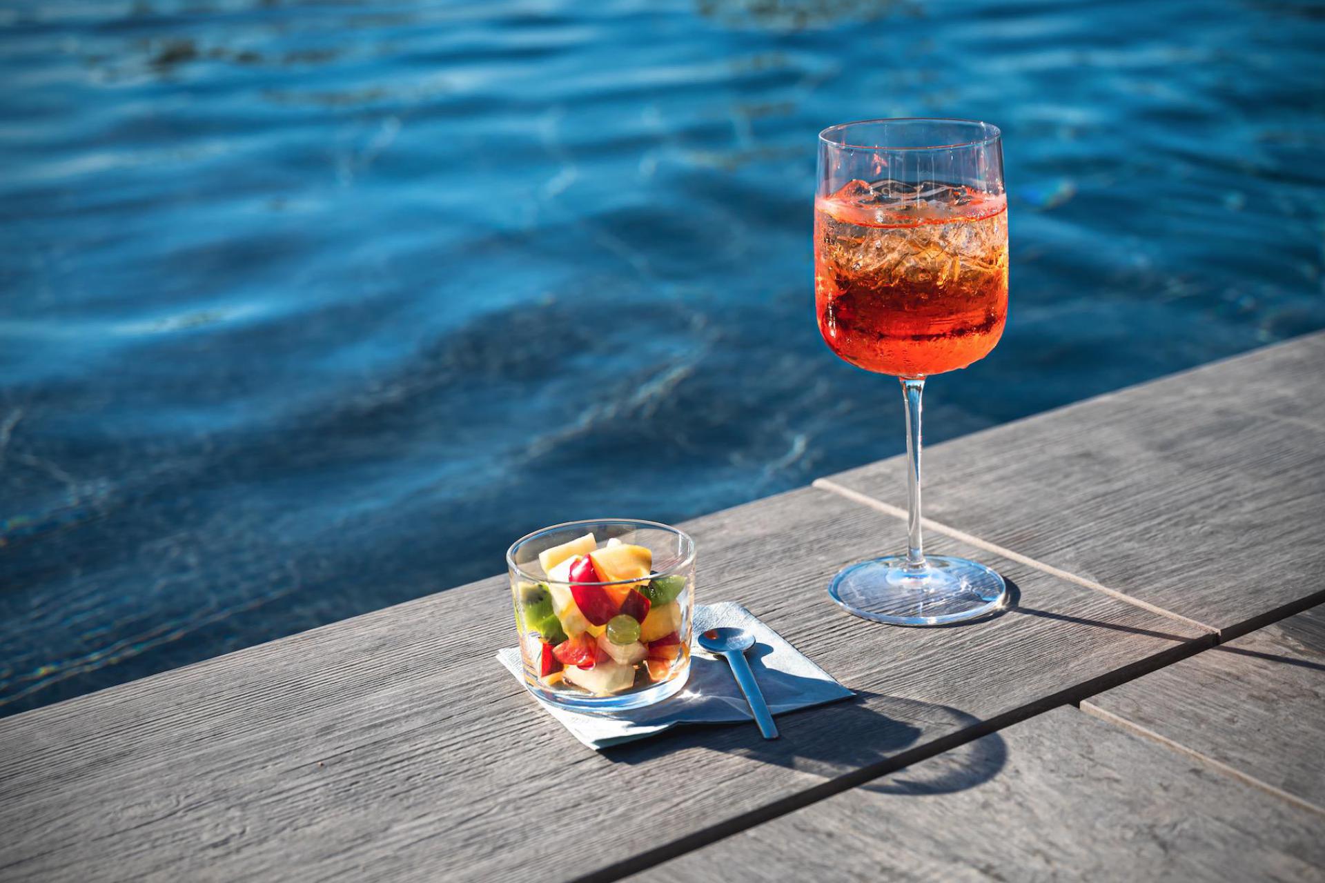 Agriturismo Marche con ristorante in un uliveto