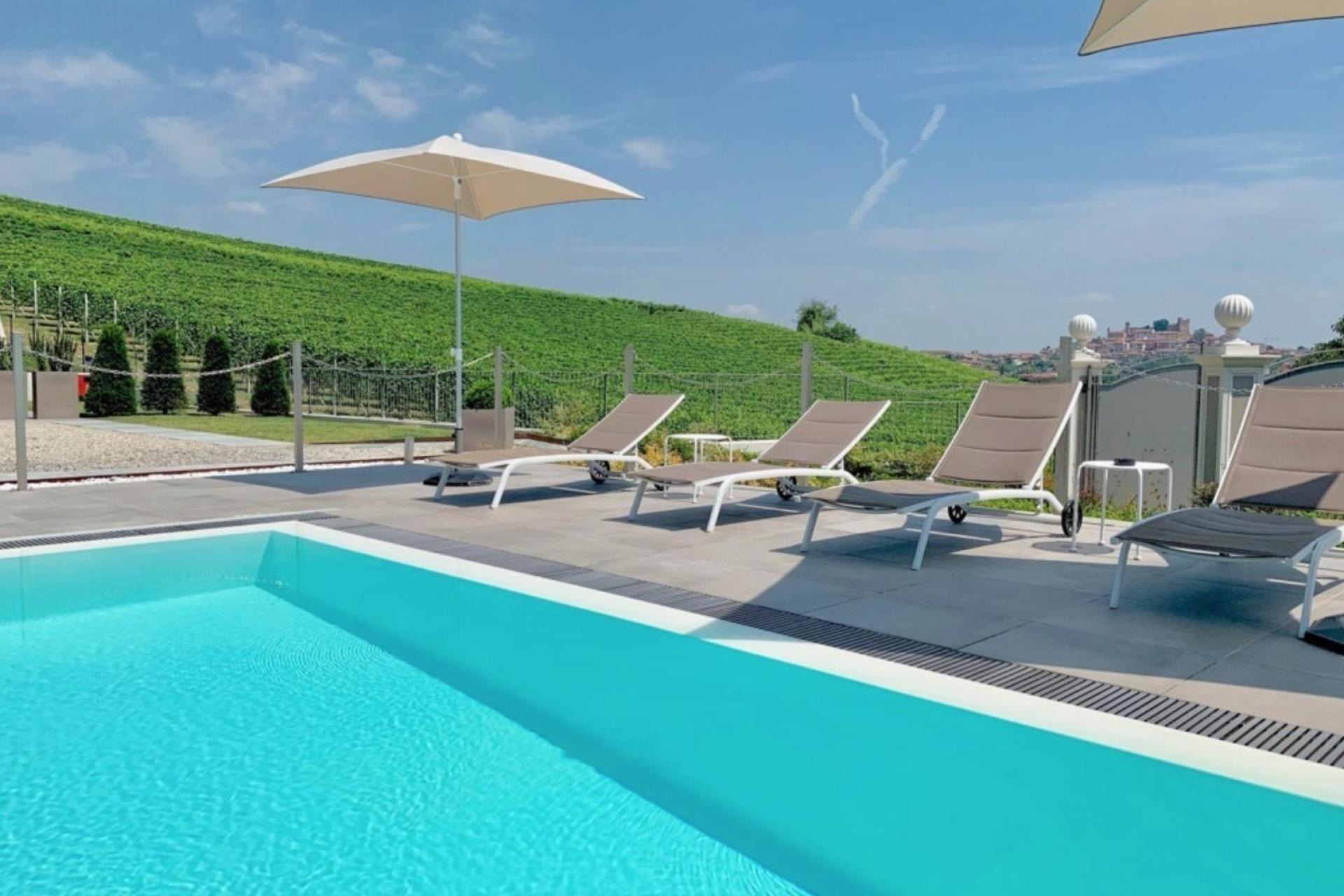 Agriturismo di charme con piscina in Piemonte Agriturismo di charme con piscina in Piemonte