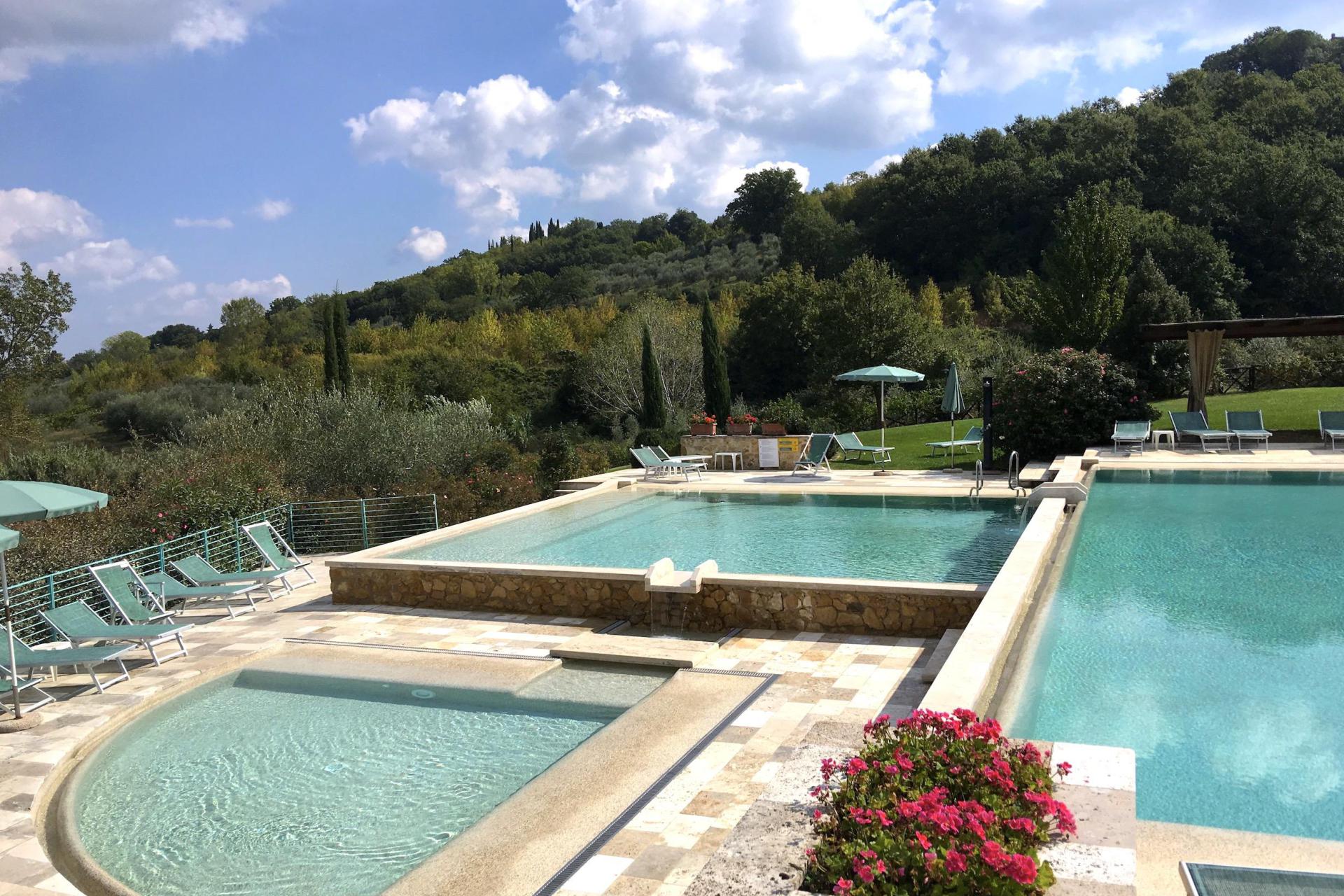 Country resort per famiglie con 4 piscine