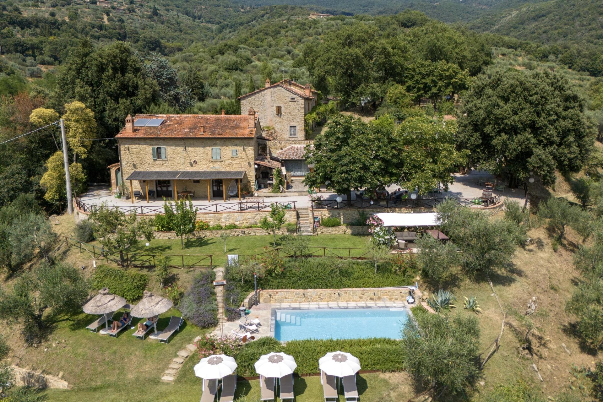 Piccolo agriturismo vicino a Cortona con piscina e vista panoramica