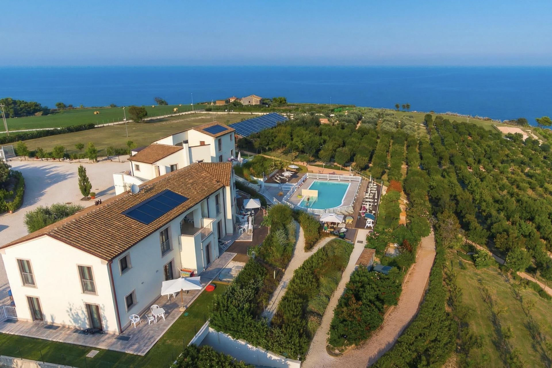 Agriturismo Marche, per bambini e bella vista mare