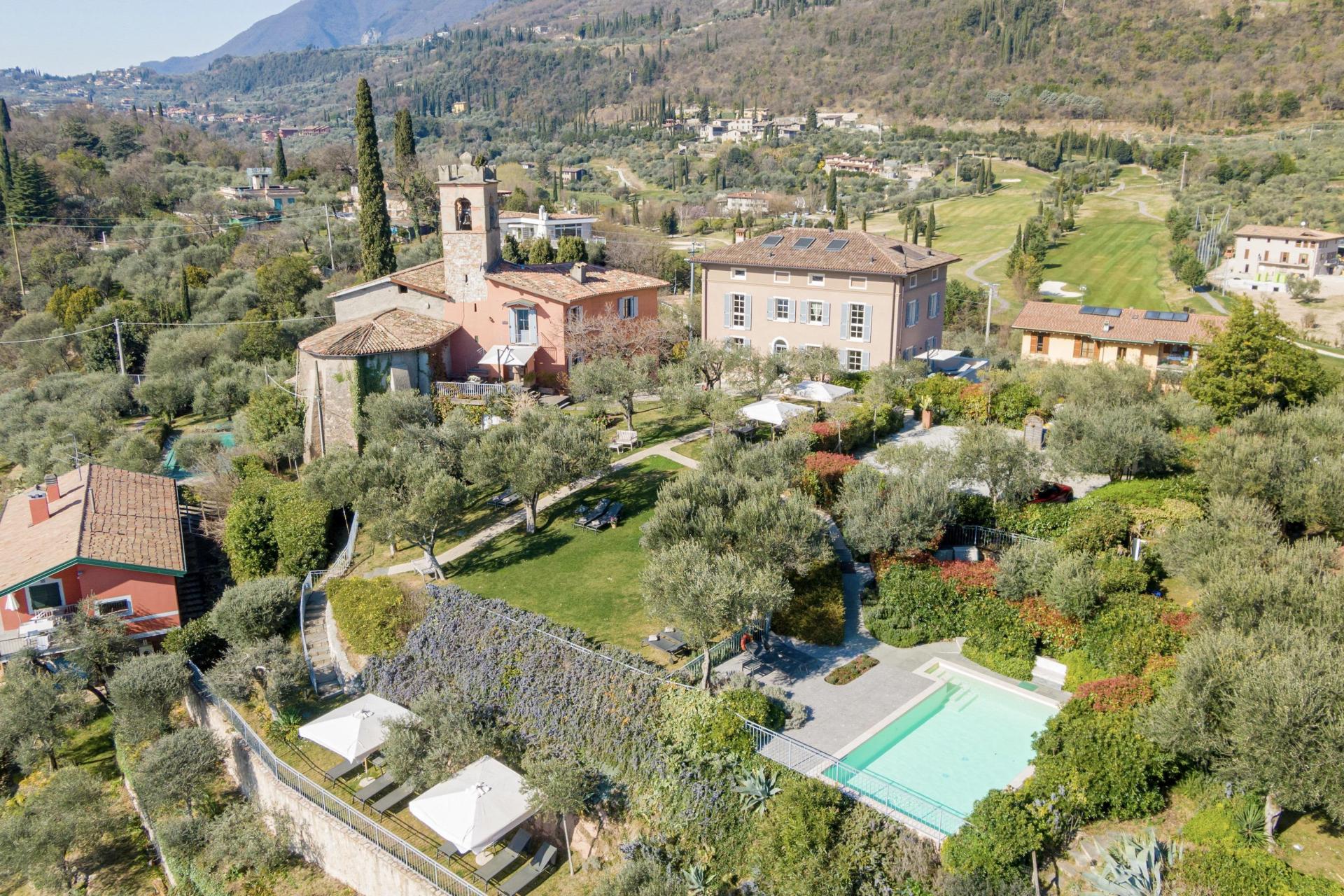Agriturismo vicino ad un campo da golf sul lago di Garda