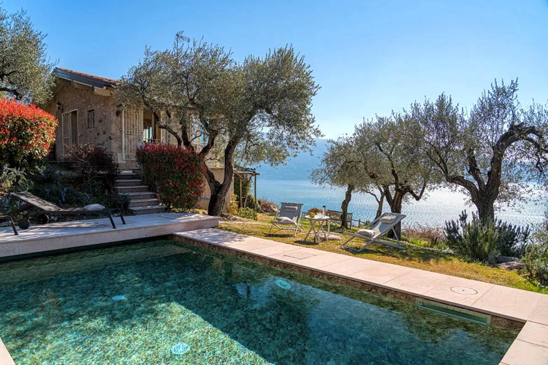 Bella casa di campagna con piscina e vista lago di Garda