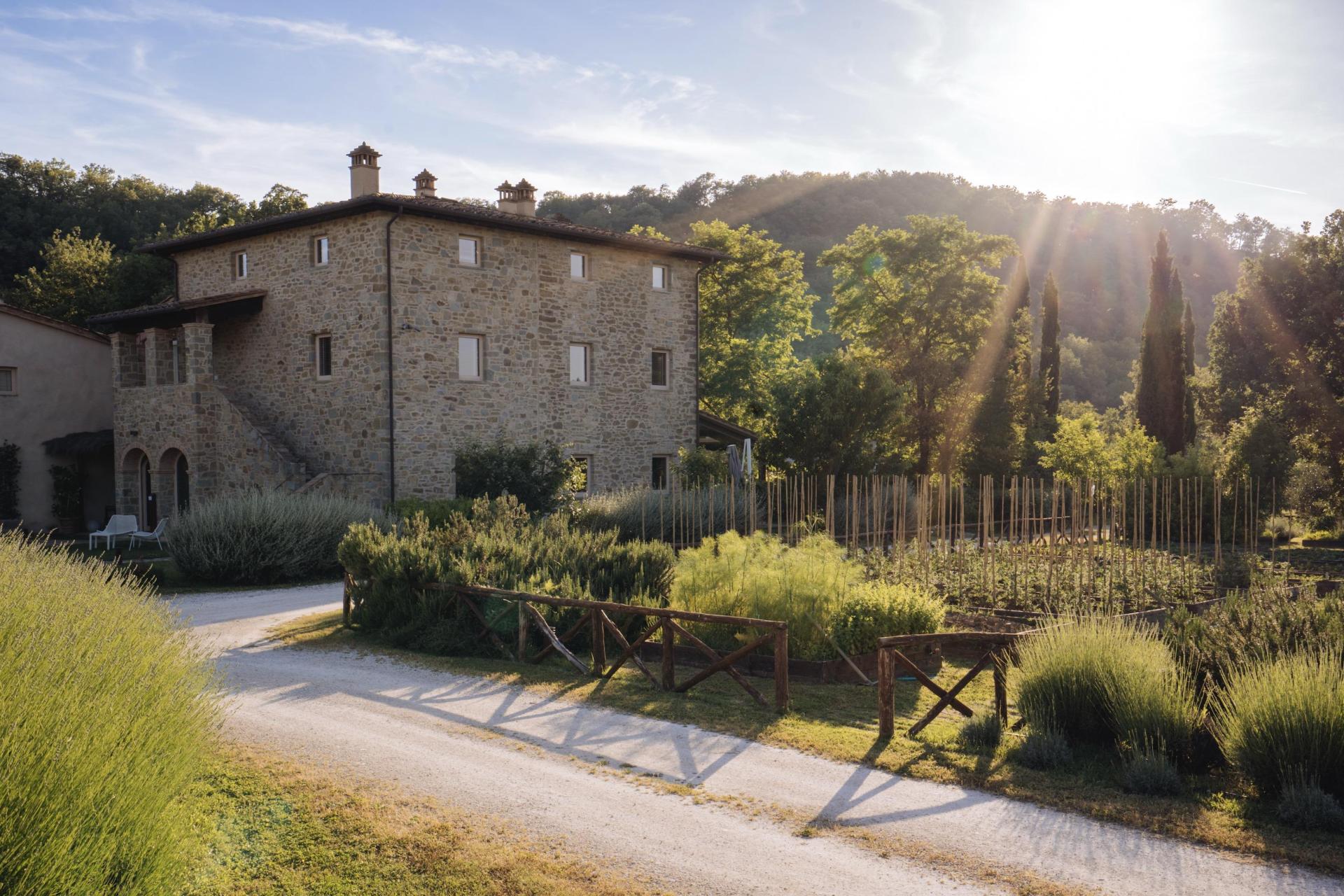 Relais di lusso con ristorante e centro benessere vicino ad Arezzo