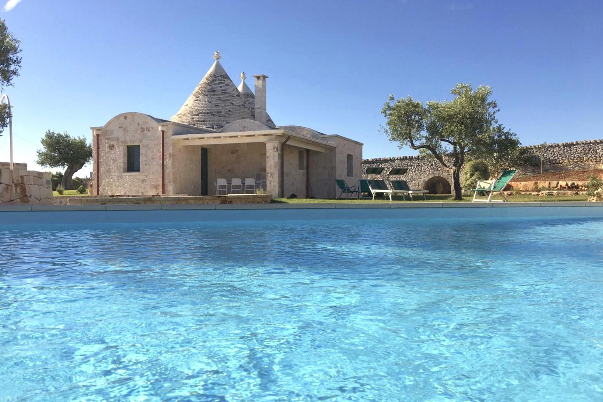 Trullo con piscina privata nel uliveto