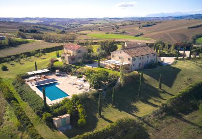 Casa di campagna Marche con bistrot