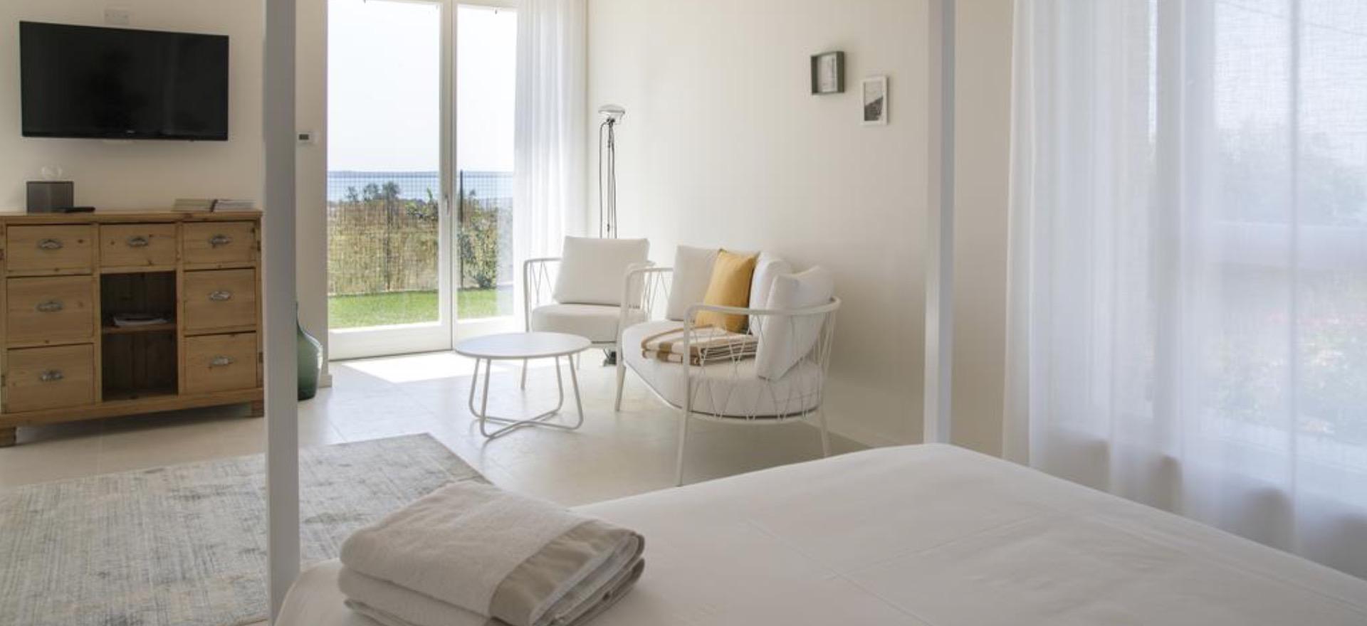 Agriturismo Lago di Como e lago di Garda Accogliente agriturismo con vista sul Lago di Garda