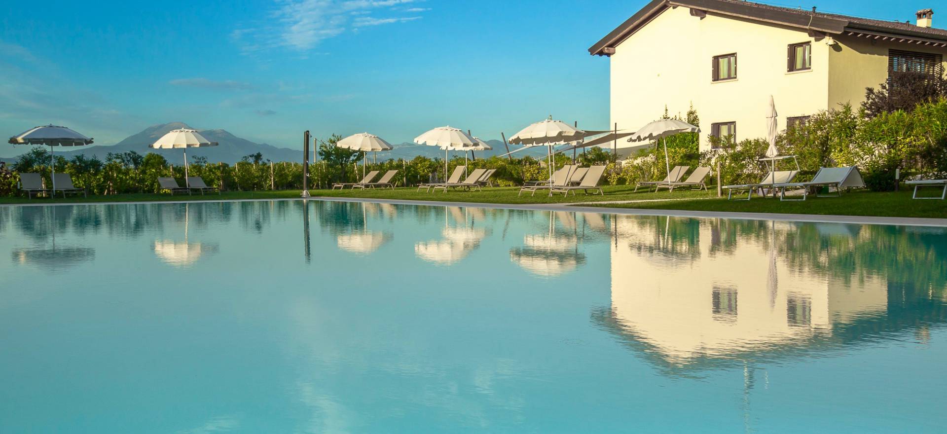 Agriturismo Lago di Como e lago di Garda Agriturismo per famiglie lago di Garda, grande piscina