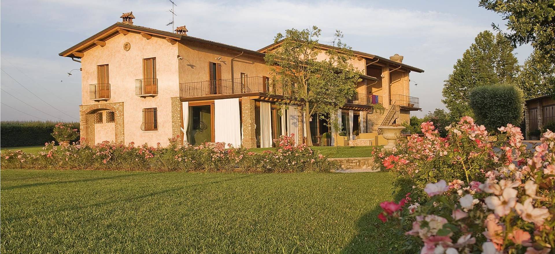 Agriturismo Lago di Como e lago di Garda Agriturismo piccolo e accogliente vicino al lago di Garda