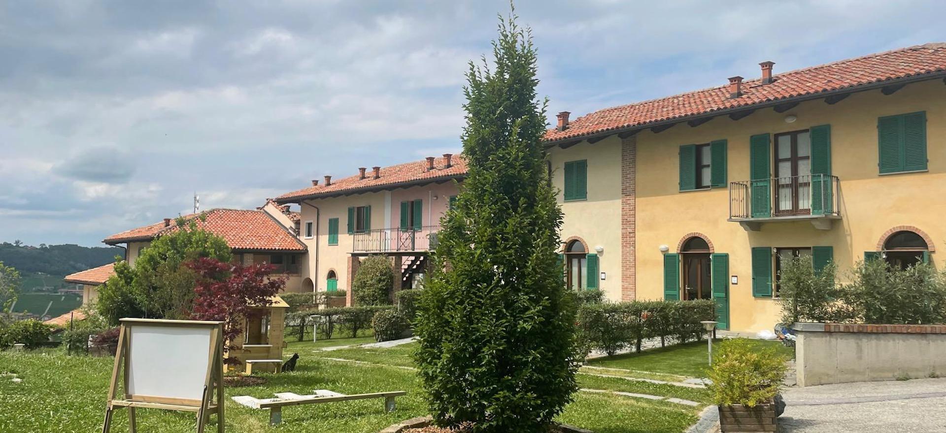 Agriturismo Piemonte Agriturismo Piemonte: appartamenti, piscina e ristorante