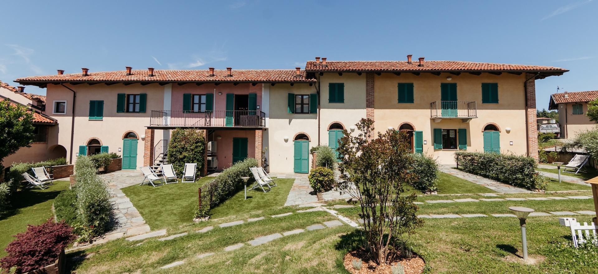Agriturismo Piemonte Agriturismo Piemonte: appartamenti, piscina e ristorante