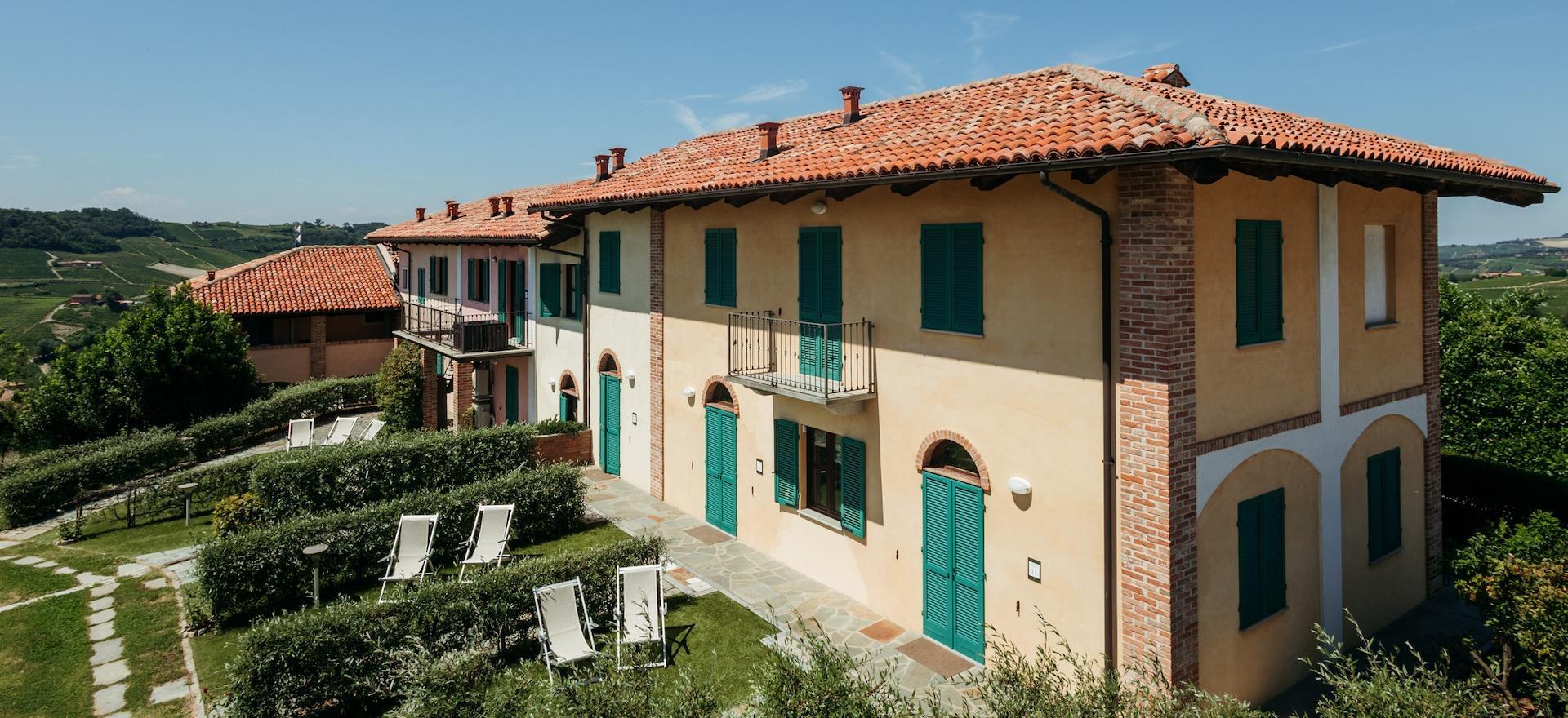Agriturismo Piemonte Agriturismo Piemonte: appartamenti, piscina e ristorante