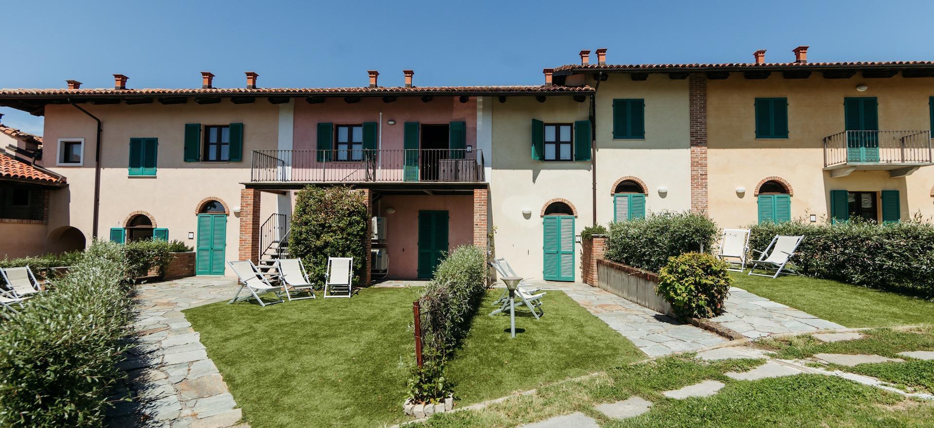 Agriturismo Piemonte Agriturismo Piemonte: appartamenti, piscina e ristorante