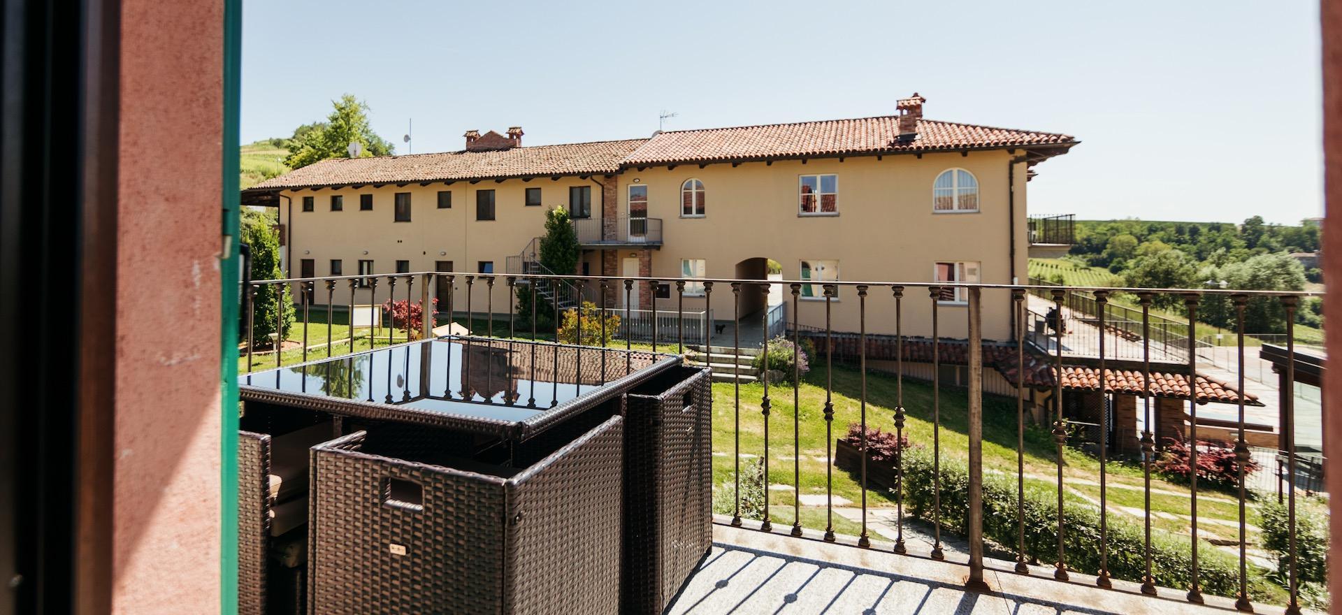 Agriturismo Piemonte Agriturismo Piemonte: appartamenti, piscina e ristorante