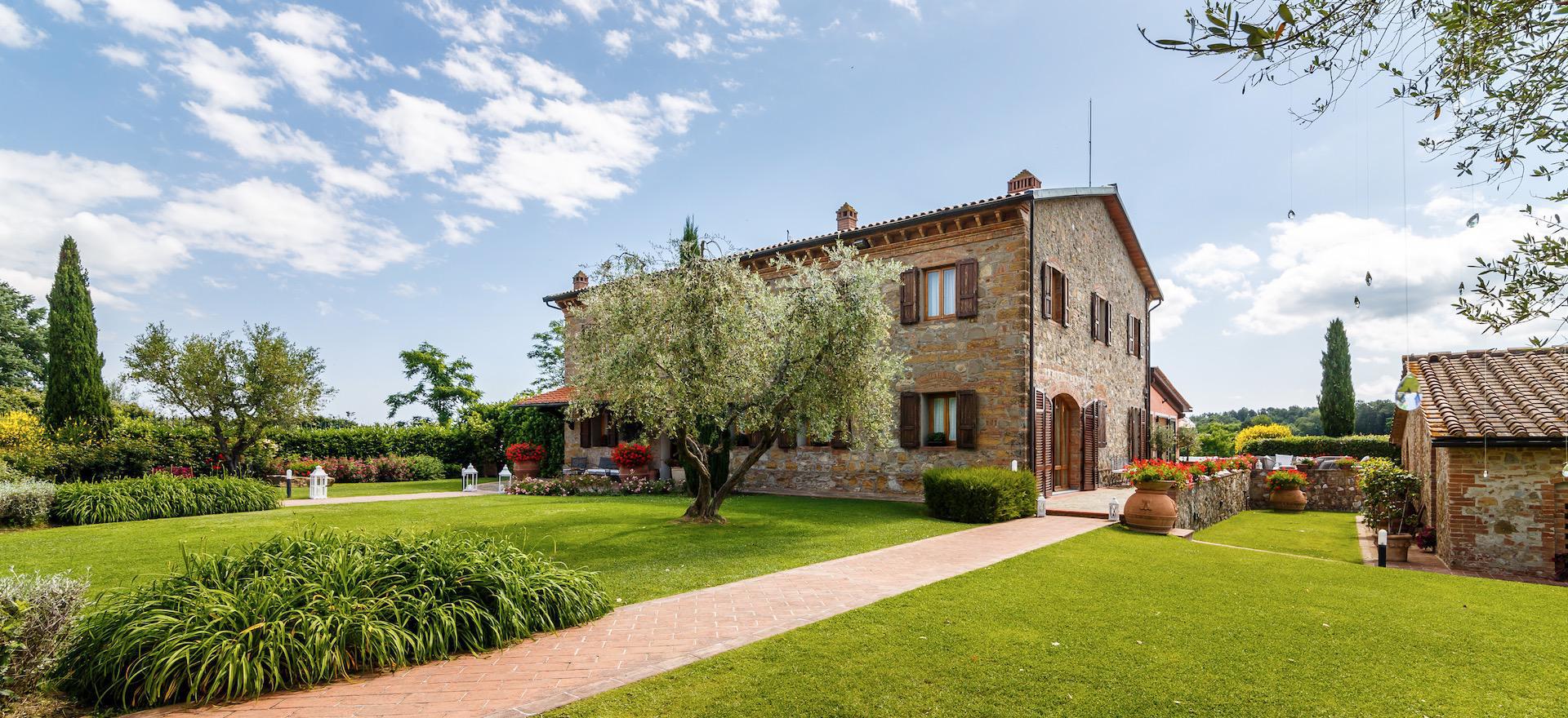 Agriturismo Toscana Grande agriturismo in Toscana con panorami mozzafiato
