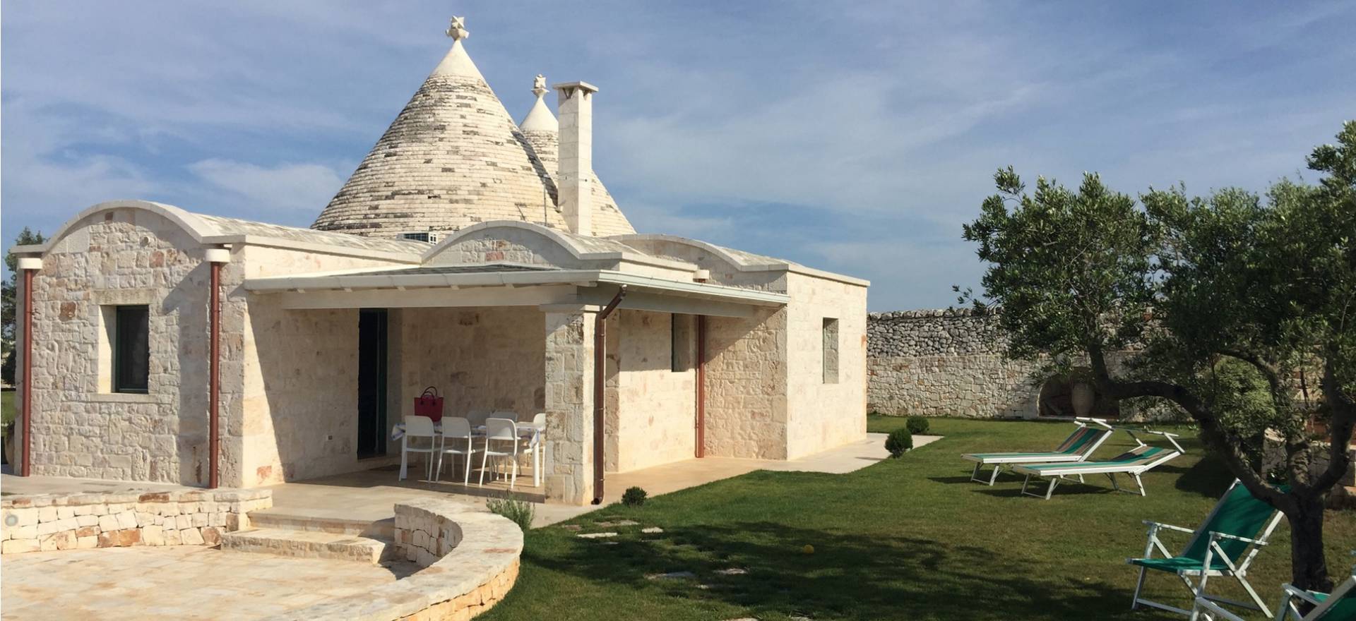 Agriturismo Puglia Trullo con piscina privata nel uliveto