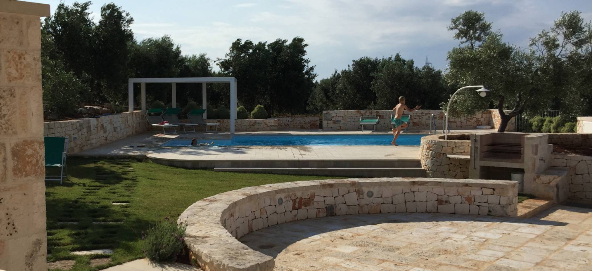 Agriturismo Puglia Trullo con piscina privata nel uliveto