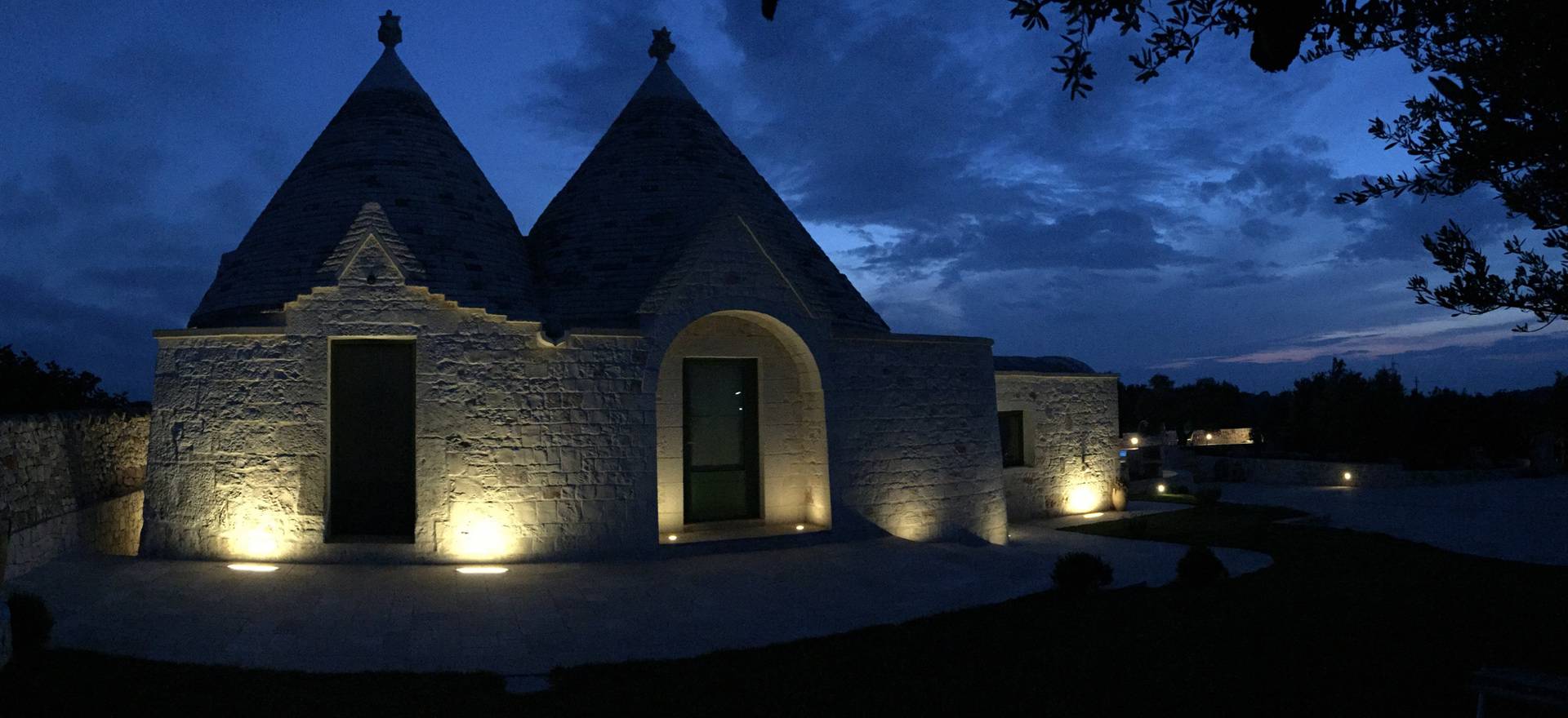 Agriturismo Puglia Trullo con piscina privata nel uliveto