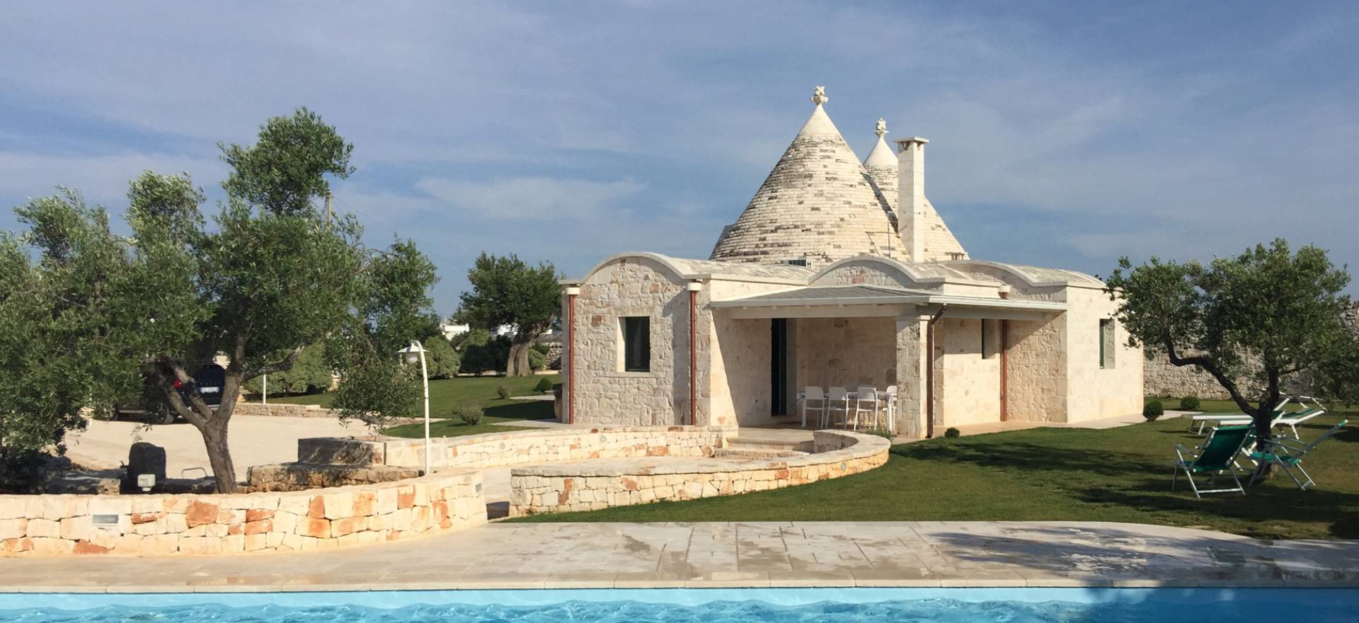 Agriturismo Puglia Trullo con piscina privata nel uliveto