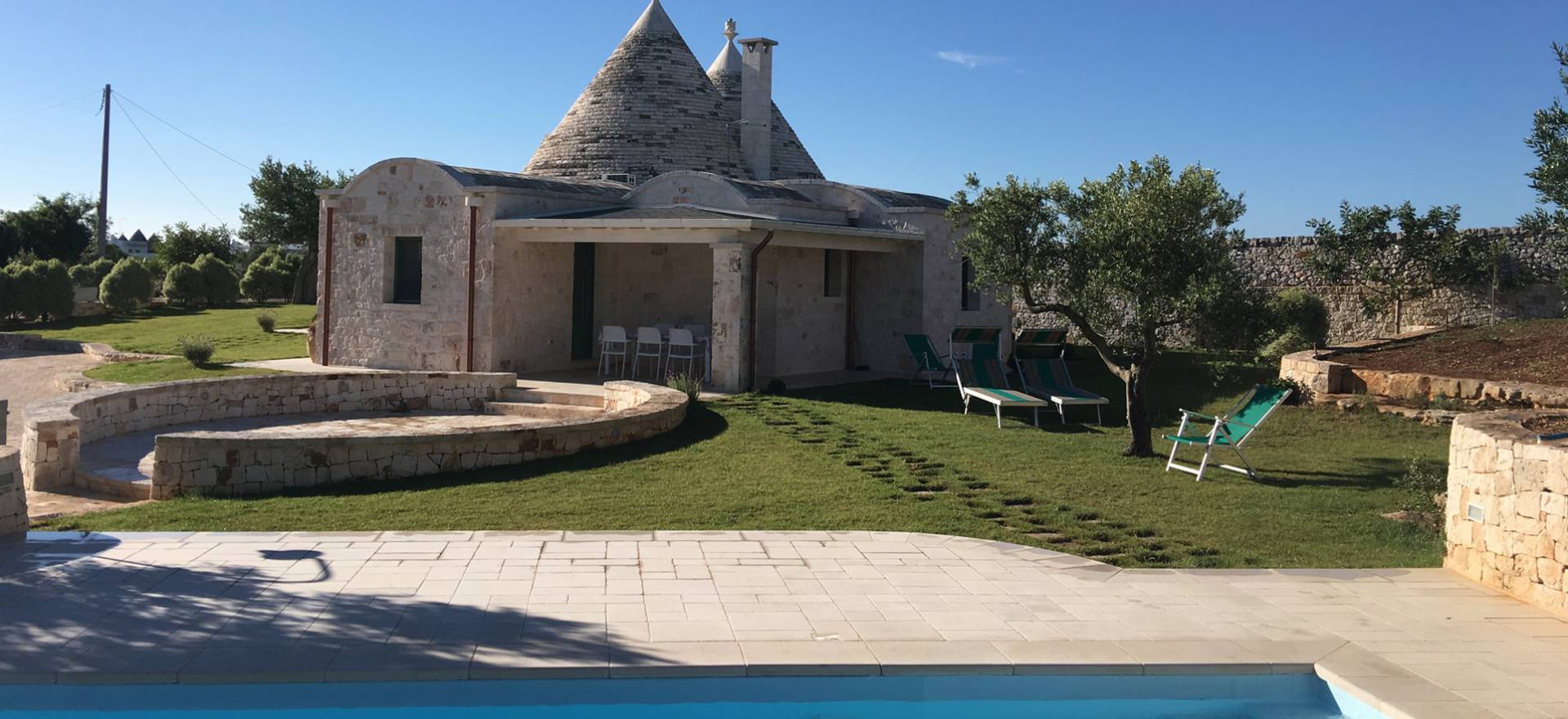 Agriturismo Puglia Trullo con piscina privata nel uliveto