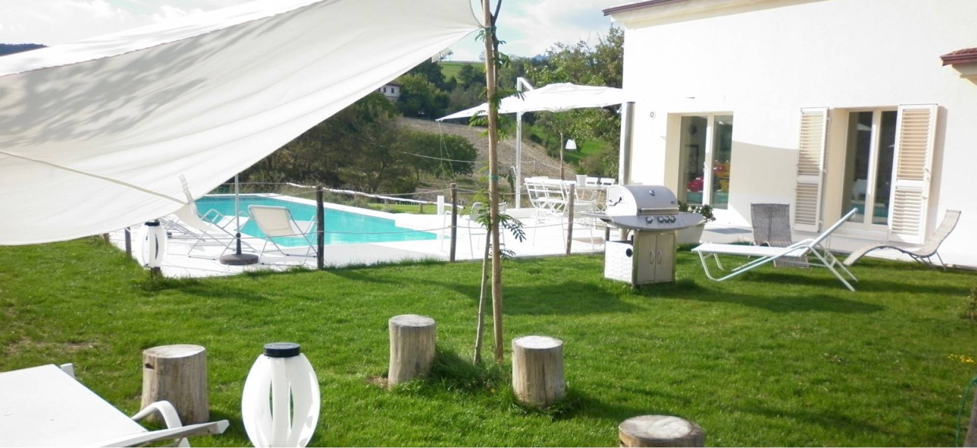 Agriturismo Marche Villa di lusso privata con piscina tra Umbria e Marche